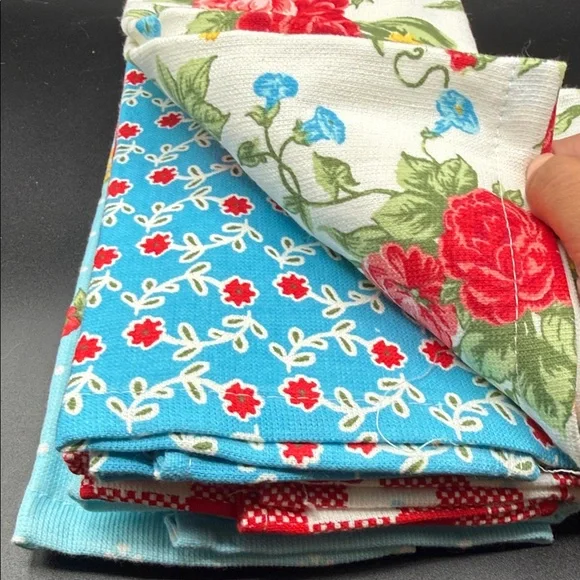 The Pioneer Woman Sweet Rose Kitchen Towels - Red, Yellow, Blue Floral - Picture 4 of 9